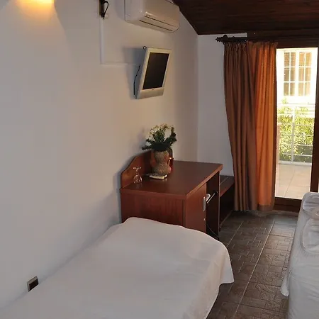 Longhouse Hotel 2*