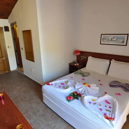 Longhouse Hotel 2*