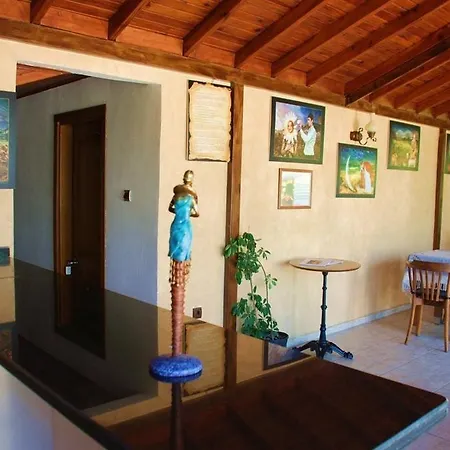 Hotel Longhouse