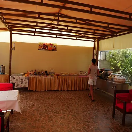 Ξενοδοχείο Longhouse 2*