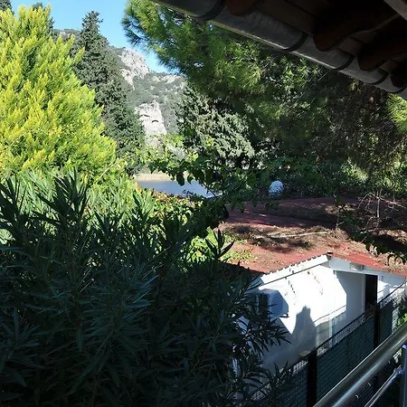 Longhouse Ξενοδοχείο 2*
