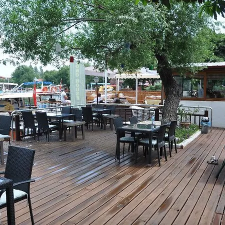 Ξενοδοχείο Longhouse 2*