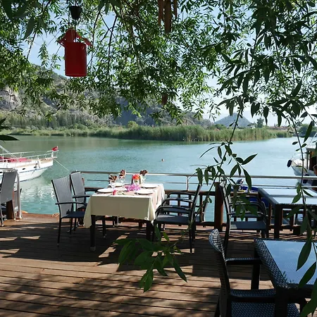 Ξενοδοχείο Longhouse 2*