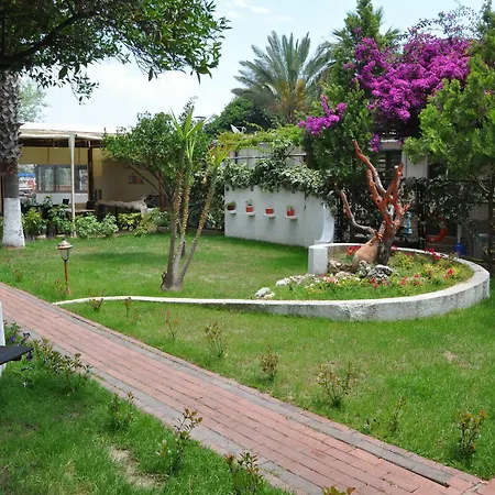 Longhouse Ξενοδοχείο 2*